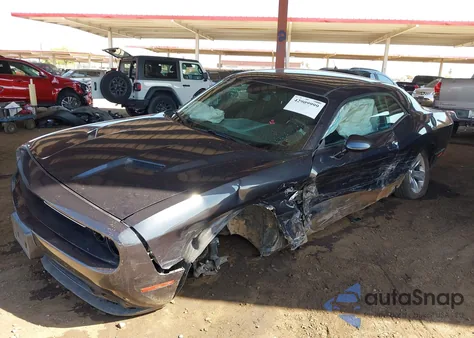 2017 Dodge Challenger Sxt z USA, uszkodzony, nr VIN 2C3CDZAG1HH640134